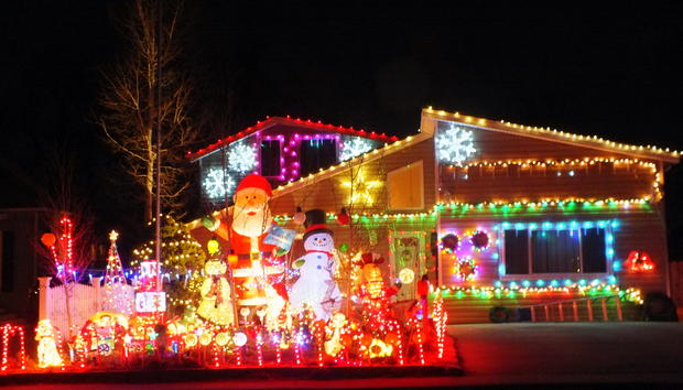 Holiday-Lights-in-the-Englewood-area-by-Lynne-Rock-in-Deckers-4.jpg 
