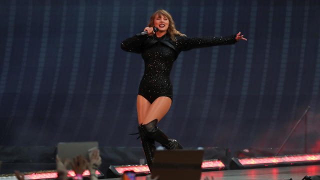 Taylor Swift -- 2018 American Music Awards 