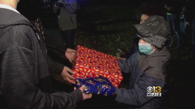 Christmas-Parade-Held-For-11-Year-Old-Cancer-Patient.jpg 