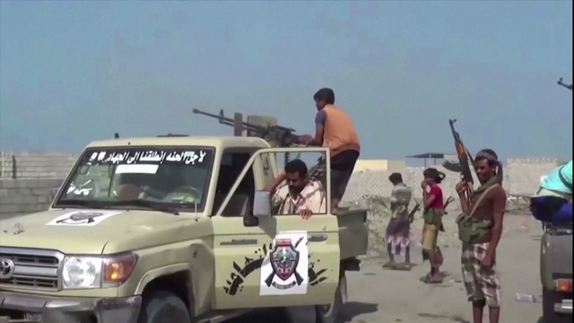 yemeni-pro-government-forces-vehicles-fighters-hodeida.png 