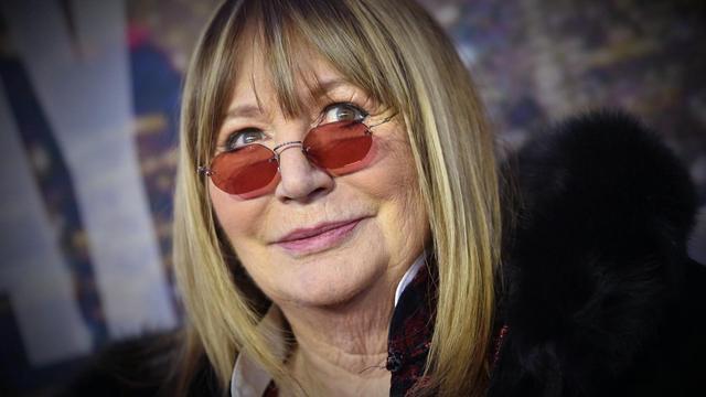 1218-en-pennymarshall-axelrod-1738379-640x360.jpg 
