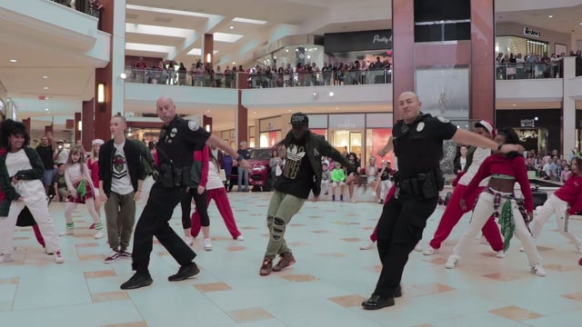 Dancing-Mall-Cops.jpg 