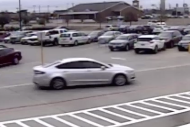 Red Oak purse snatcher suspect vehicle 