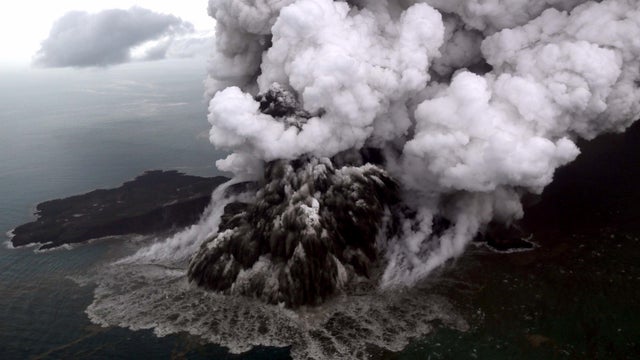 TOPSHOT-INDONESIA-DISASTER-TSUNAMI-VOLCANO 