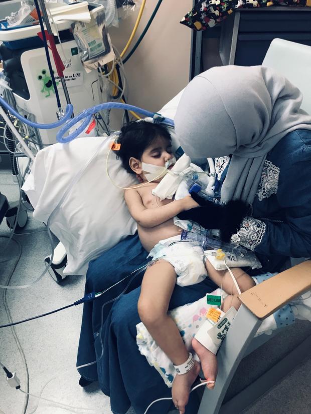 Yemeni mother reunited with her dying son 