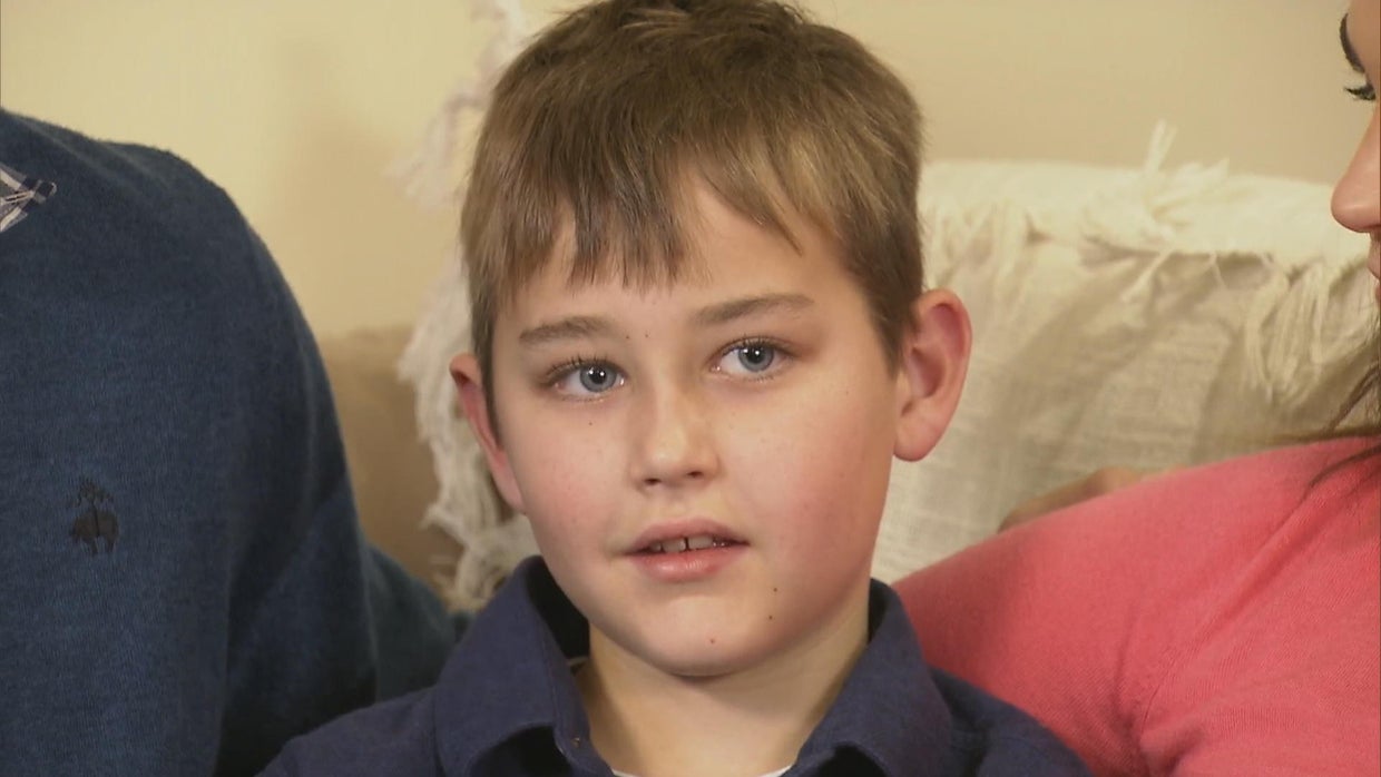 Stranger drives 2,300 miles to reunite boy recovering from surgery with(01)