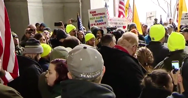 Pittsburgh gun rally brings hundreds of protesters to downtown - CBS News
