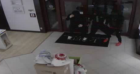 Aurora Police Release Photos From December Jewelry Store Smash And Grab ...