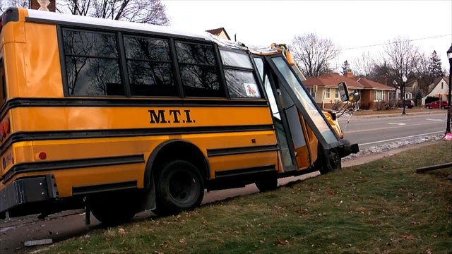 school-bus-crash.jpg 
