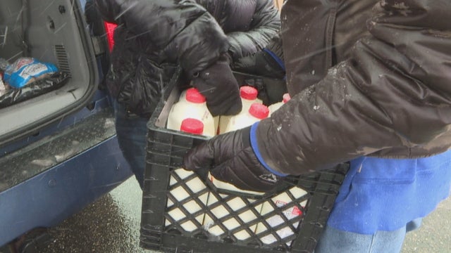 food-bank-for-furloughed-5pkg_frame_1095.jpg 