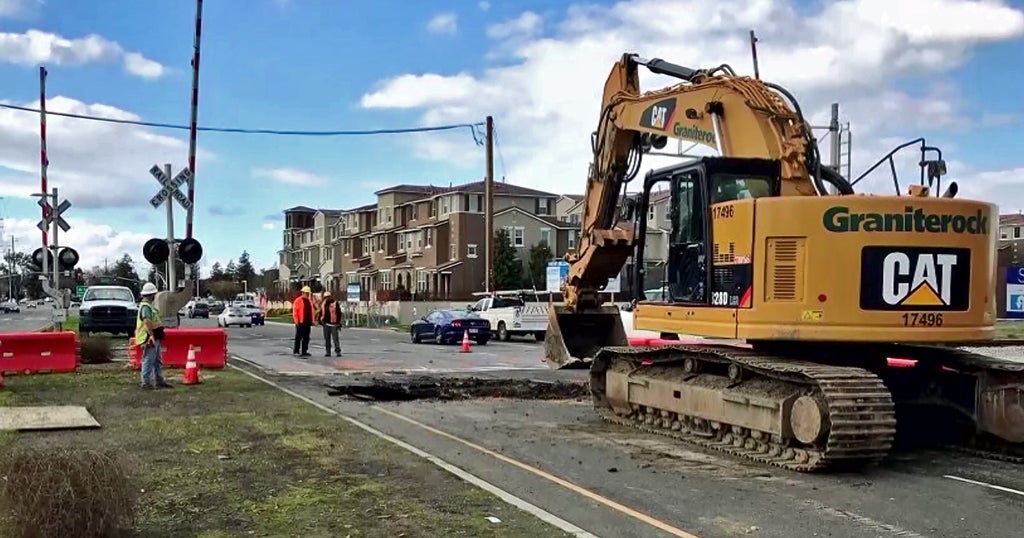 Crews Hasten to Fill Sinkhole on Montague Expressway in Milpitas CBS San Francisco