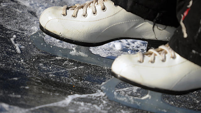 ice-skates-ice-skating.jpg 