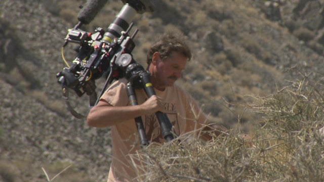 nature-videographer-derek-reich-in-northwest-nevada-lugging-camera-promo.jpg 