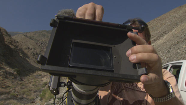 nature-videographer-derek-reich-sets-up-a-camera-in-northwest-nevada-620.jpg 