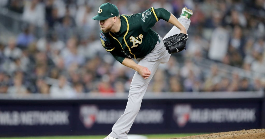 Rangers, Kelley Agree To $2.75M Deal With 2020 Option - CBS Texas