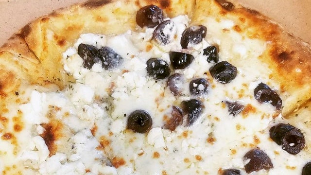 isabellas_brick_oven_pizza_and_panini_photo_1_enhanced.jpg 