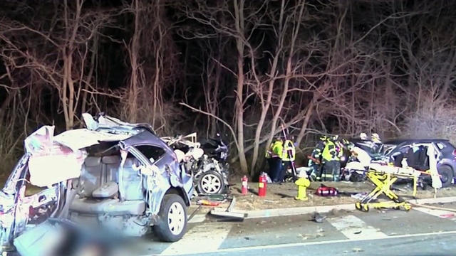 190210-cbsny-middle-island-new-york-car-crash-01.jpg 