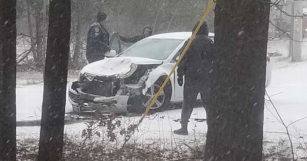 Massachusetts Drivers Struggle With Afternoon Snow, Accidents Piling Up