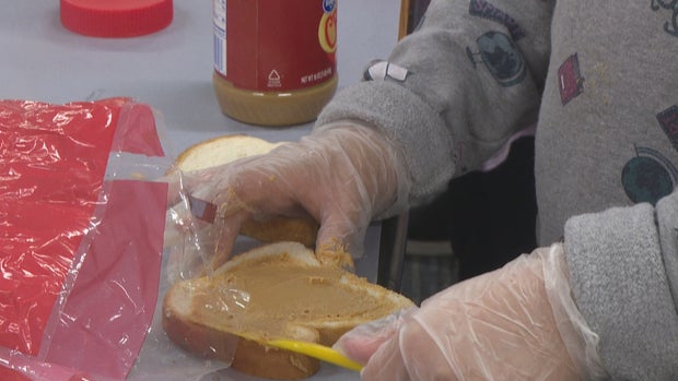 HOMELESS SANDWICHES VO_frame_842 