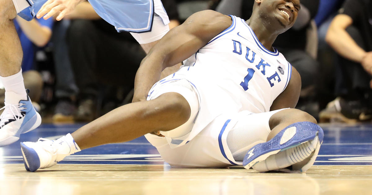 Hobart moderadamente Desenmarañar Zion Williamson injury wearing Nike shoe rips through business of  basketball - CBS News
