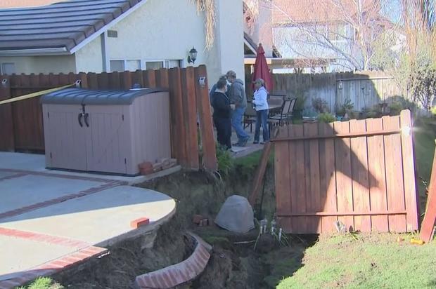 Earth Giving Way In Santa Clarita Neighborhood, Multiple Homes At Risk 