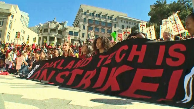 oakland-teachers-strike-day-1.jpg 