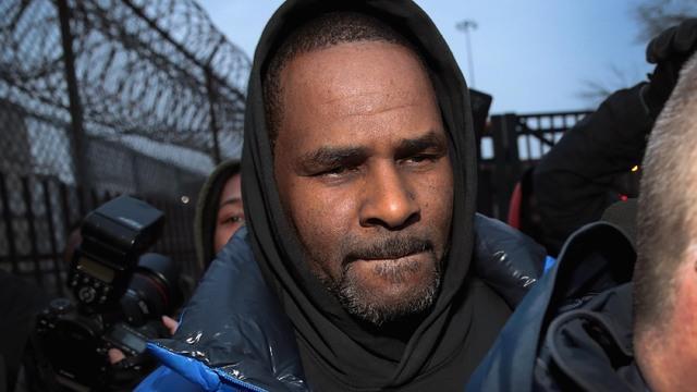 cbsn-fusion-r-kelly-out-on-bail-after-spending-weekend-in-chicago-jail-thumbnail-1791049-640x360.jpg 