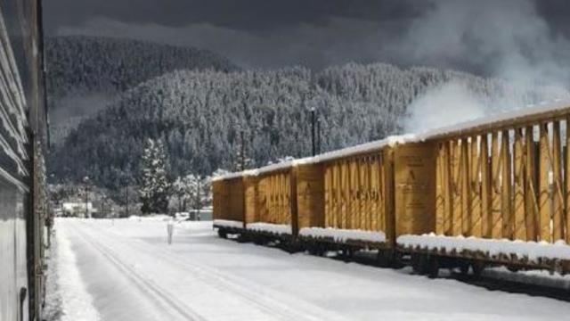 stranded-amtrak-train-oakridge-oregon-022519.jpg 