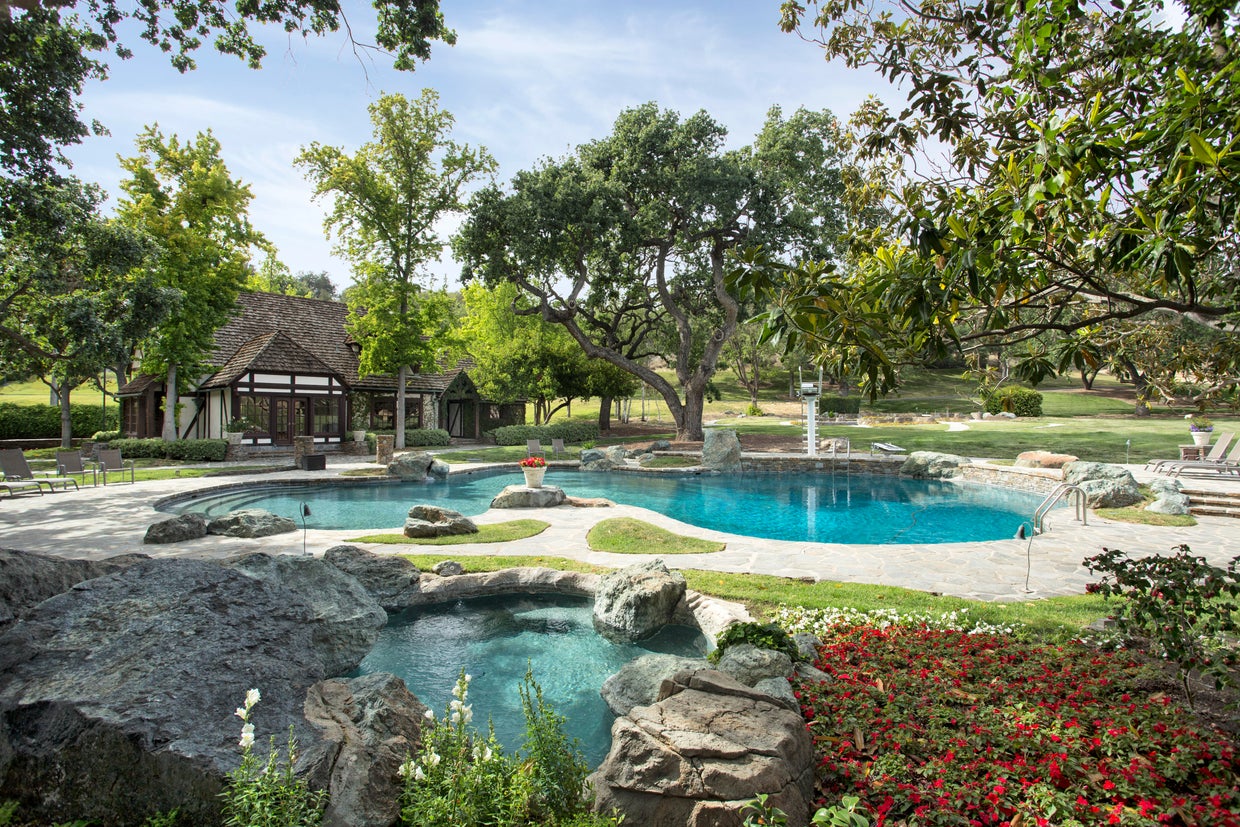 svr-10-jimbartsch-pool-poolhouse.jpg 