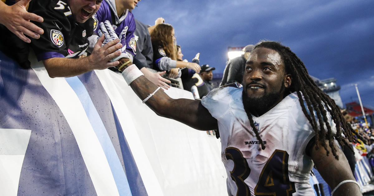 Baltimore, USA. 23rd September, 2018. Baltimore Ravens RB Alex Collins (34)  in action against the Denver Broncos at M&T Bank Stadium in Baltimore, MD  on September 23, 2018. Photo/ Mike Buscher/Cal Sport