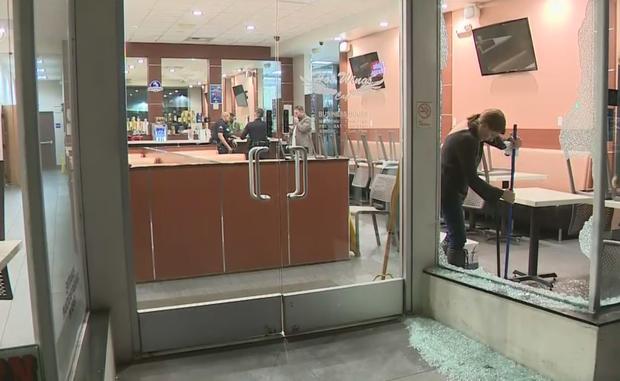 Smash-And-Grab Thieves Swipe Cash Register From Sherman Oaks Eatery 