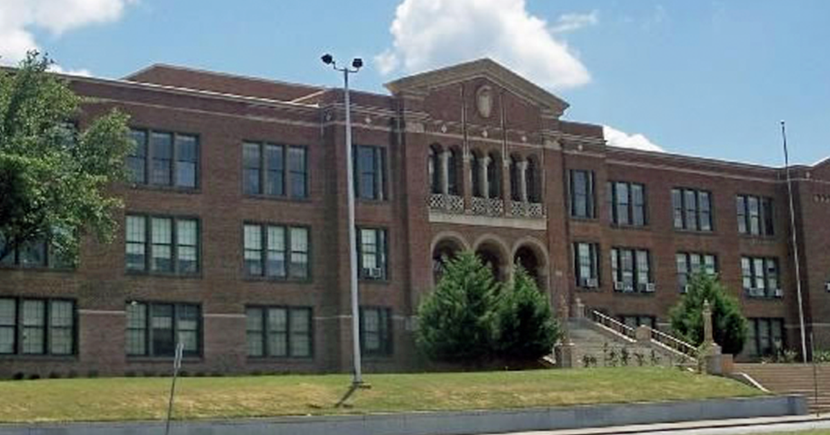 Students Approached At Sunset High School, Gun Fired Into The Air - CBS DFW