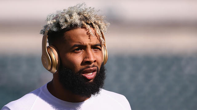 Odell Beckham Jr. seen handing wads of cash to LSU players following  National Championship football game (video)