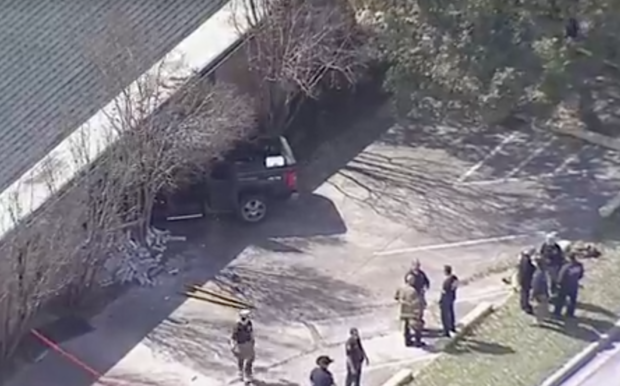 Pickup crashes into building in Fort Worth 