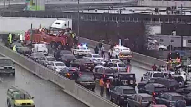 new-jackknifed-tractor-trailer.jpg 