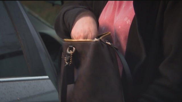 purse-theft-folsom.jpg 