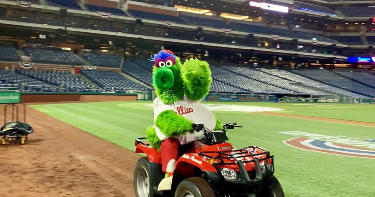 Phillies daycare was messing around on picture day 🤪 #phillies 