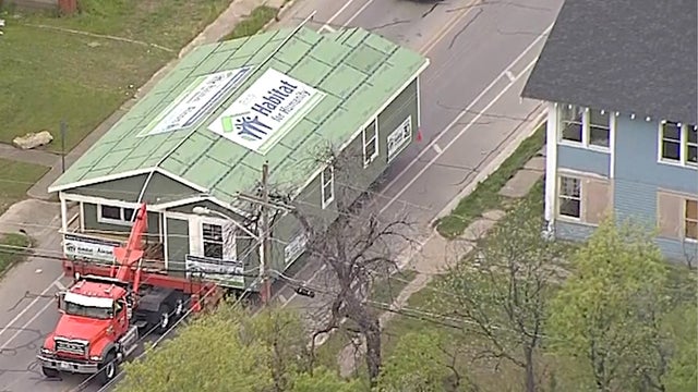 habitat-for-humanity-house-move.jpg 