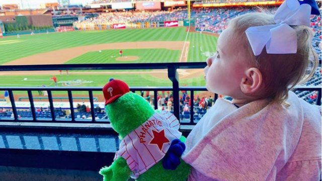 Bryce Harper fools everyone by pretending to get hit by foul ball