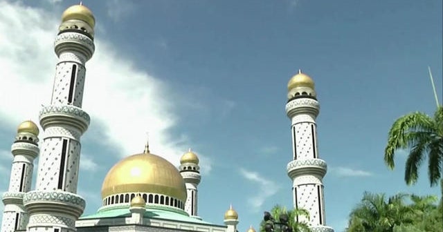 Brunei adopts death penalty for gay sex and adultery - CBS News