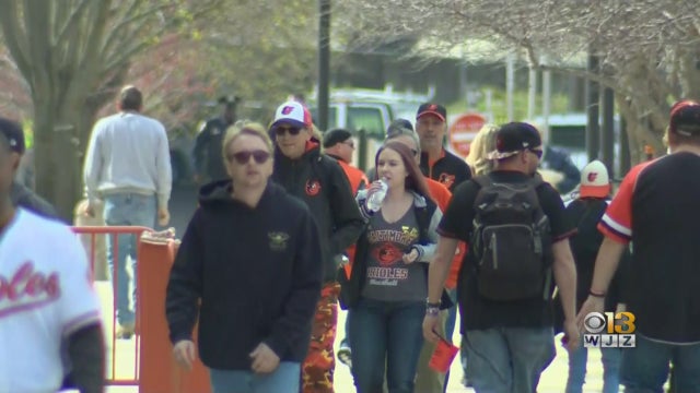 0404oriolesfans2.jpg 