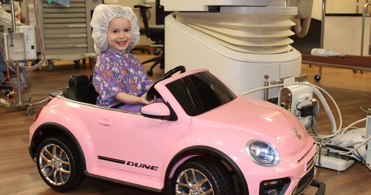 Hospital gives kids mini cars to drive into surgery