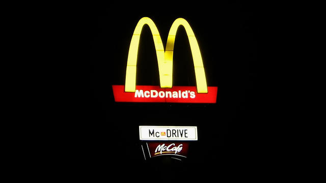 mcdonalds-sign-night.jpg 