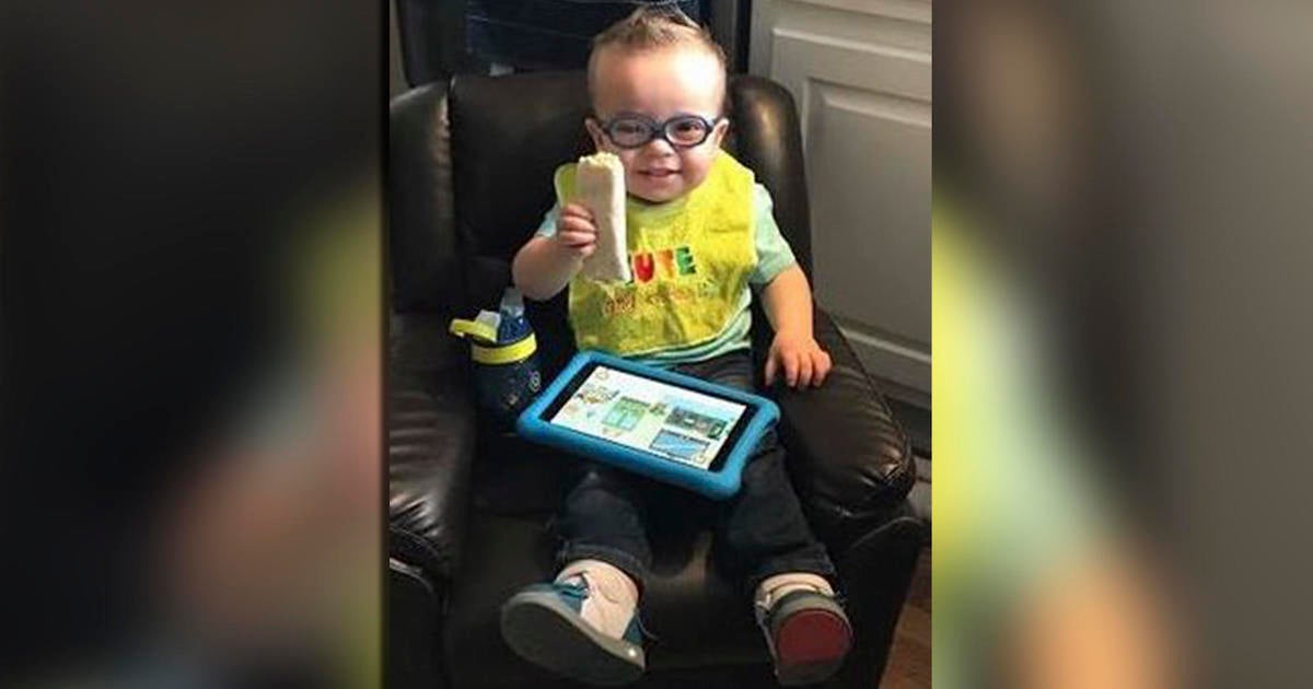 2-year-old boy with spina bifida now running after taking inspiring first steps - CBS News