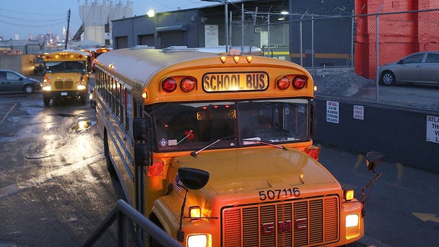 schoolbus02.jpg 