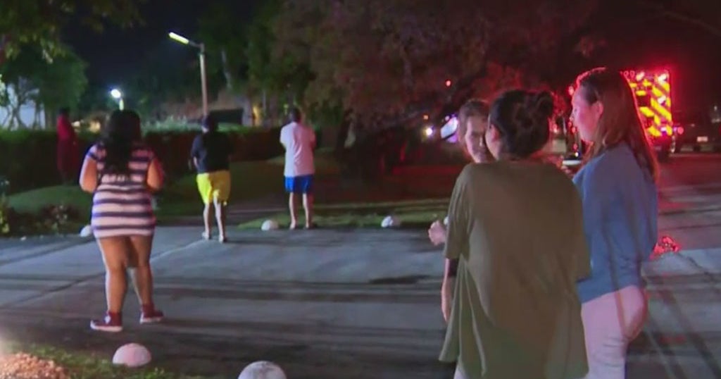 Fire Erupts In Northeast Miami-Dade Apartment Building - CBS Miami