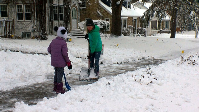 kids-shoveling-snow.jpg 