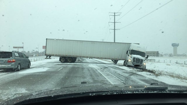 jackknifed-semi.jpg 
