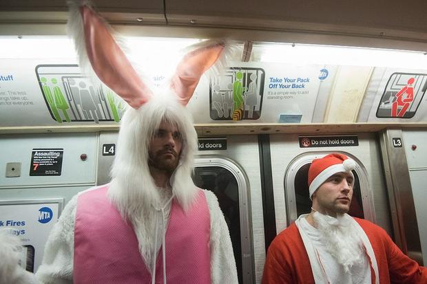 bad-bunny_santa-con 