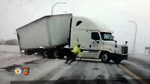 state-trooper-knocked-over-by-wind.jpg 